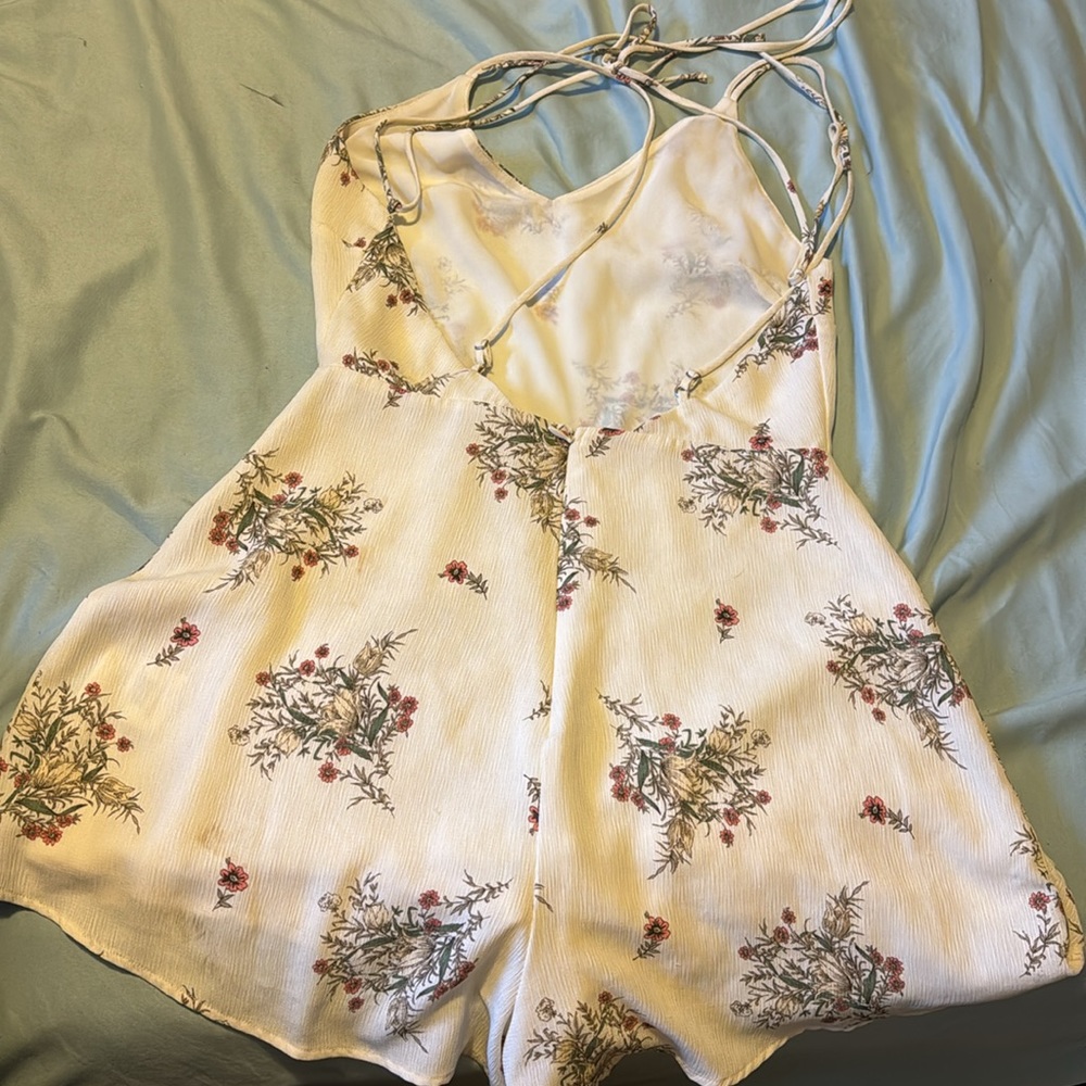 Adorable Spring Romper! - Picture 2 of 2
